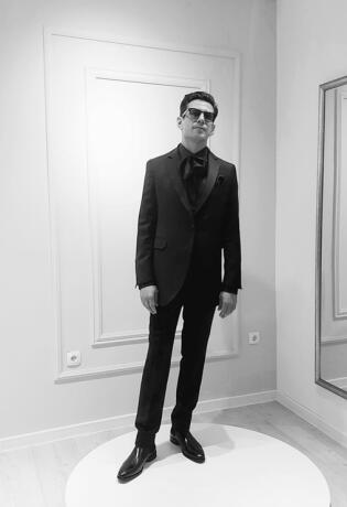 Alban Ukaj na crvenom tepihu u Cannesu nosio Kaftan dizajn. Detalje otkrivaju dizajnerice.