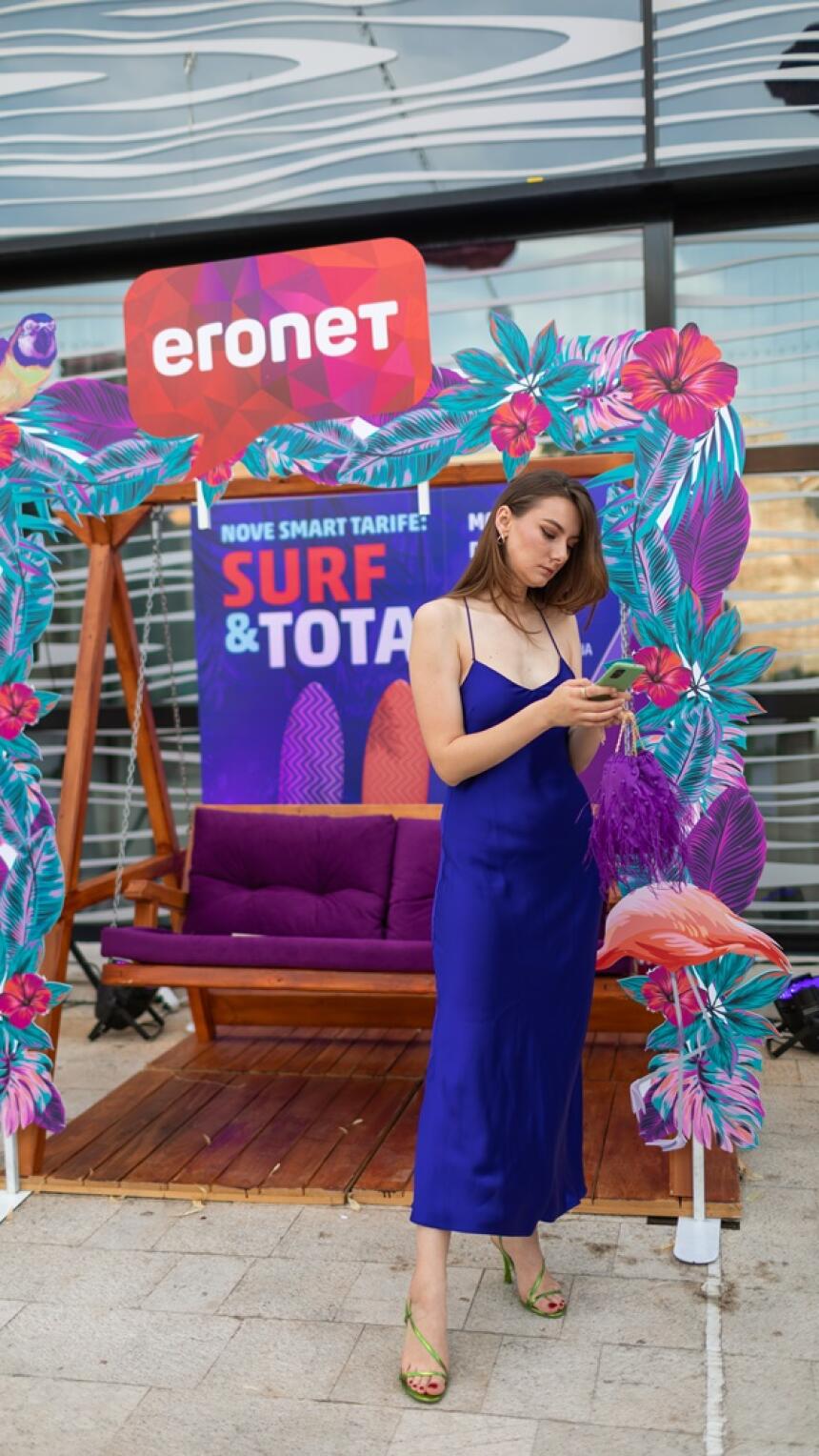 Bonjour.Garden in The City: Ljuljačka na HT ERONET korneru nas je instant transportirala na egzotičnu tropsku lokaciju