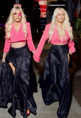 Sjećate se serije 90210? Tori Spelling sinoć je blistala u Kaftan Studio suknji!