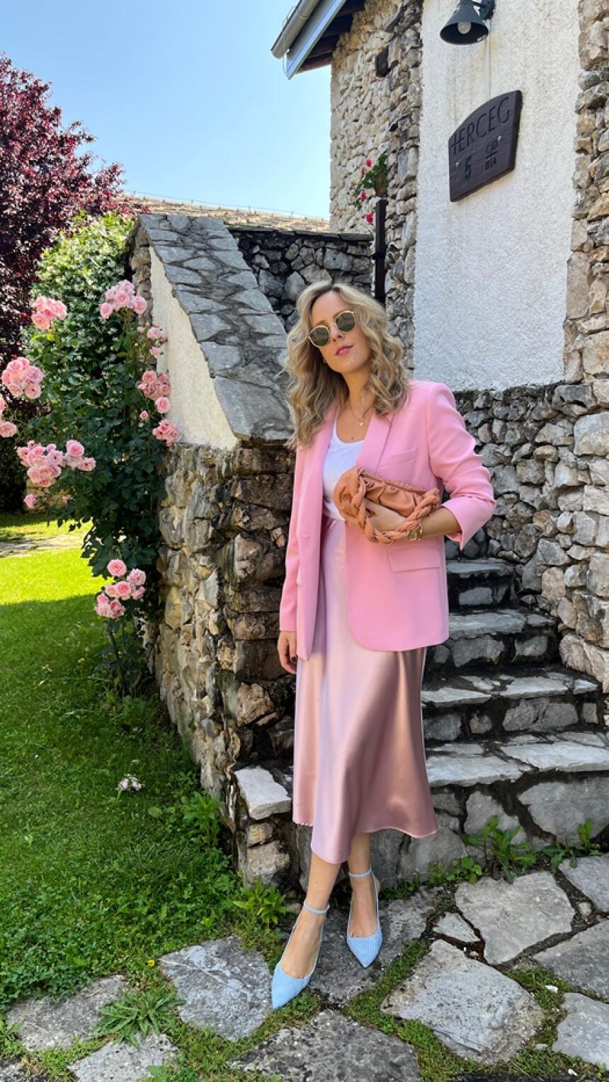 Dajana nam je kroz 4 romantična outfita pokazala kako nositi roza blejzer