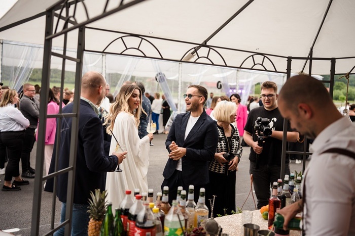 Zavirili smo na Frizerlandov rođendanski party i centralnu poslovnicu u novom izdanju