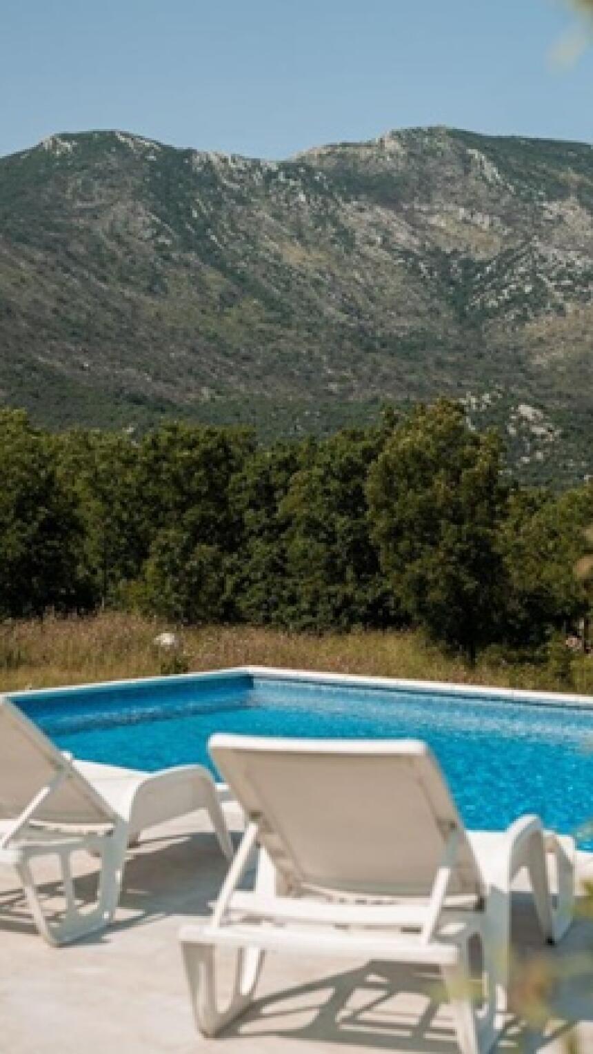 Vikend provodimo u bazenu vile 'Mramor' od Mostara udaljene samo sat vremena