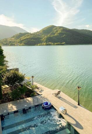 Vila s pogledom na Jablaničko jezero je hedonistički raj koji rado biramo za odmor