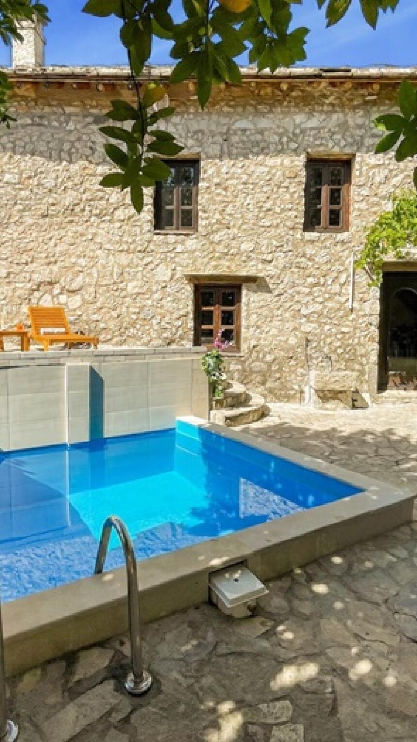Počitelj: Vikend provodimo u kamenoj kući s bazenom i baštom kao iz Toscane
