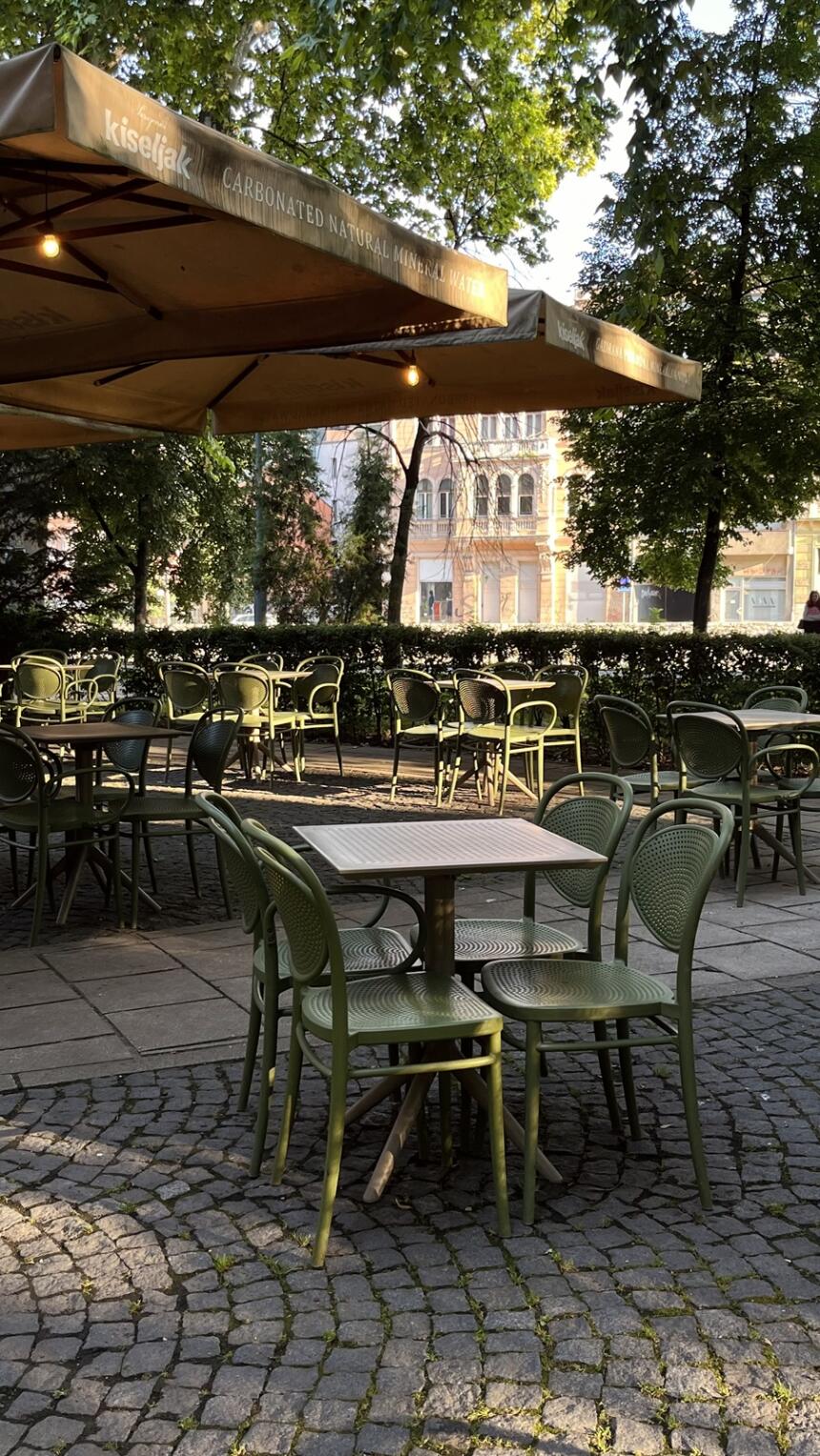 Na +30 kafu pijemo u ovom prekrasnom parku u Sarajevu