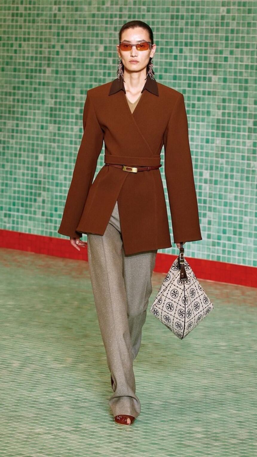 Sinoćnja revija Tory Burch nam donosi novu inspiraciju za poslovni look