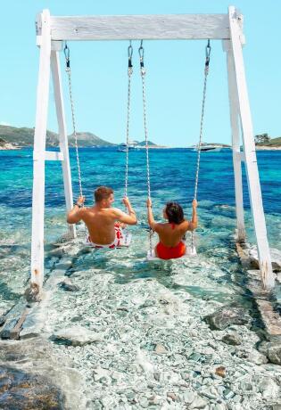 Ovaj beach bar nalazi se pokraj Korčule, a uređen je u mornarskom stilu