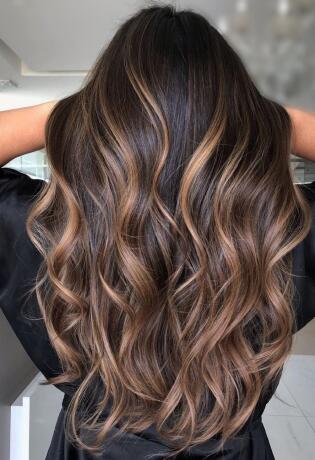 Reverse balayage je trendy tehnika farbanja o kojoj svi pričaju! Evo o čemu je riječ.