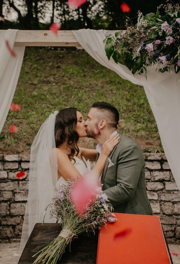 Lejla i Emir: Fotografije s ovog vjenčanja na otvorenom izmamit će osmijeh na vaše lice