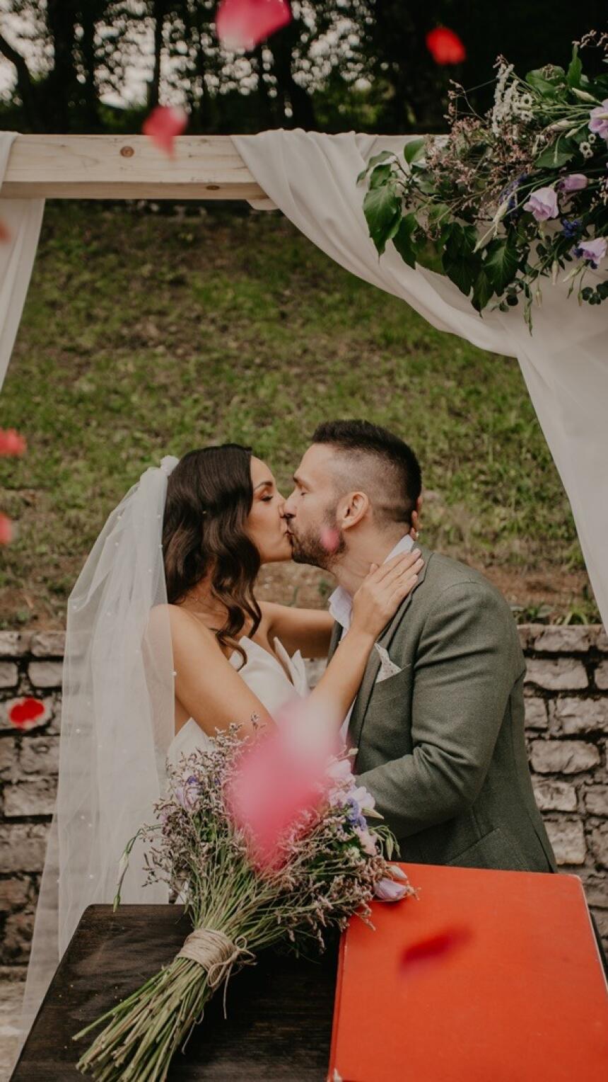 Lejla i Emir: Fotografije s ovog vjenčanja na otvorenom izmamit će osmijeh na vaše lice