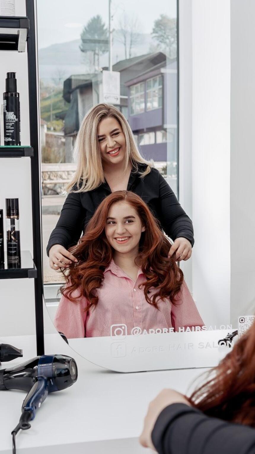 Vlasnica frizerskog salona Adore, Aida Saračević, nam je otkrila tretmane za svilenkastu kosu