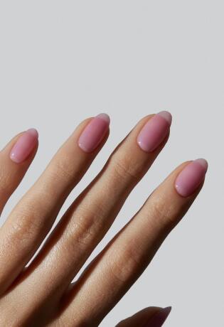 Lip gloss nails: Decentna manikura koja je osvojila društvene mreže