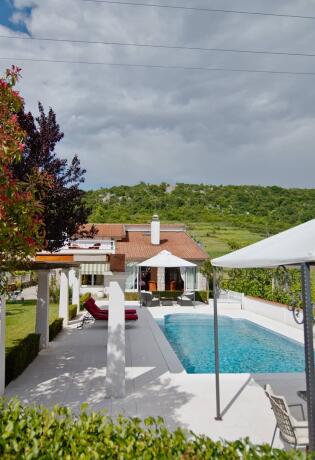 Villa Maslina: U ovoj vikendici s modernim bazenom želimo provesti ljetne dane
