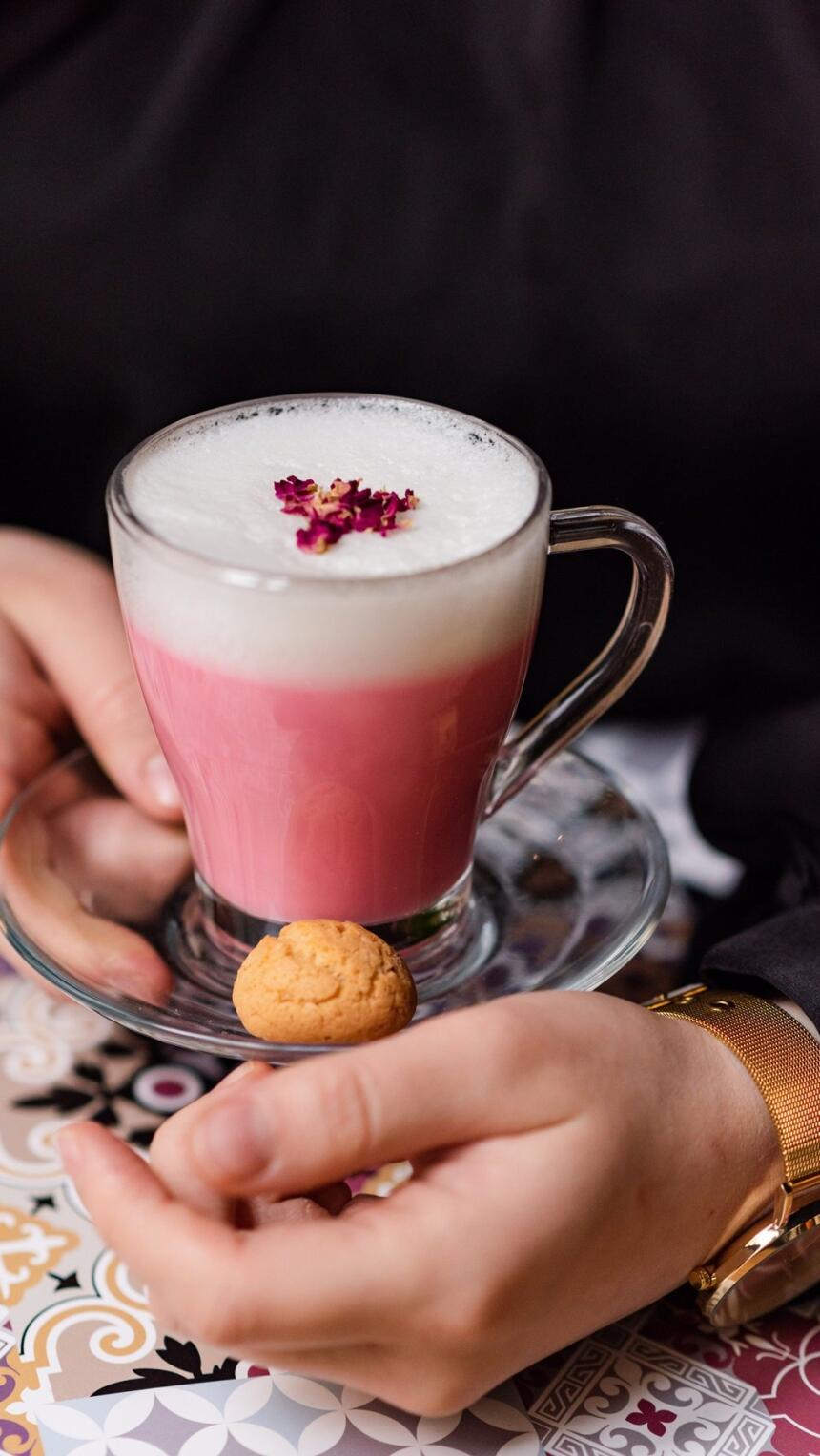 U prepoznatljivom sarajevskom kafeu možete uživati u okusima pink latte napitka