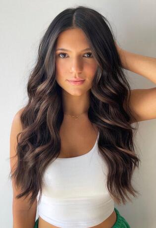 Dimensional Brunettes: Novi balayage trend koji će osvojiti brinete