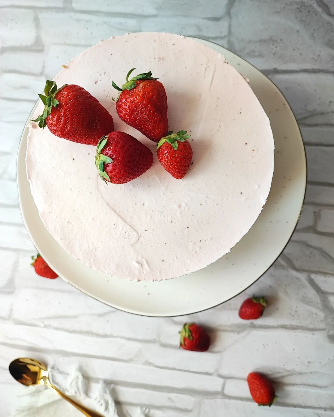 Gotov u samo par minuta, ovaj cheesecake s jagodama odlična je dobrodošlica ljetu