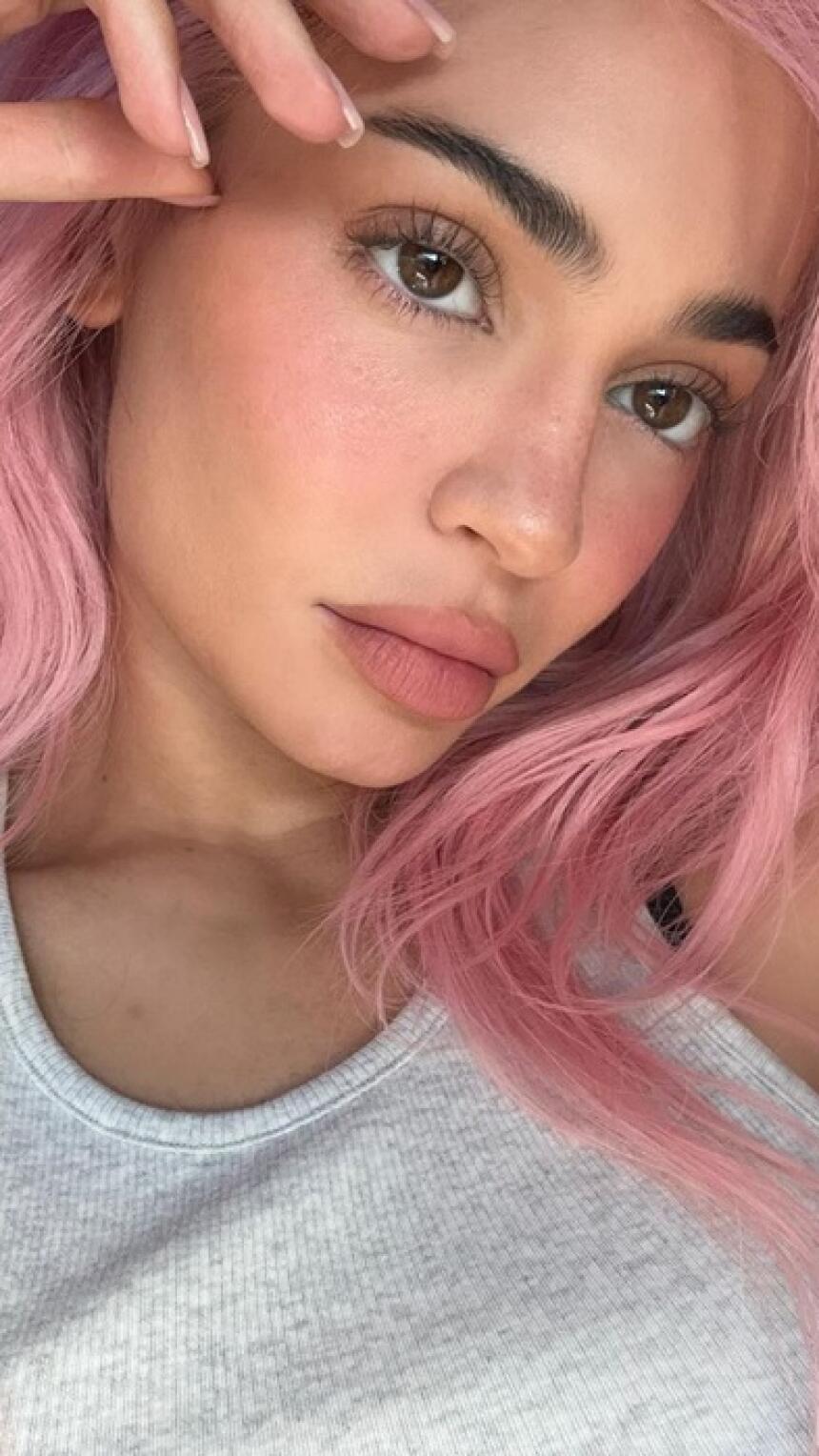 Beauty report: Kosa u roza nijansama je ponovo u trendu!