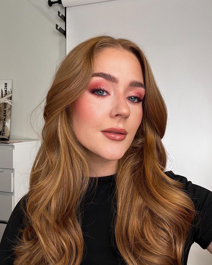 Maskaru u crnoj boji prestajemo nositi zbog ove? Viralni beauty trend kaže - da!