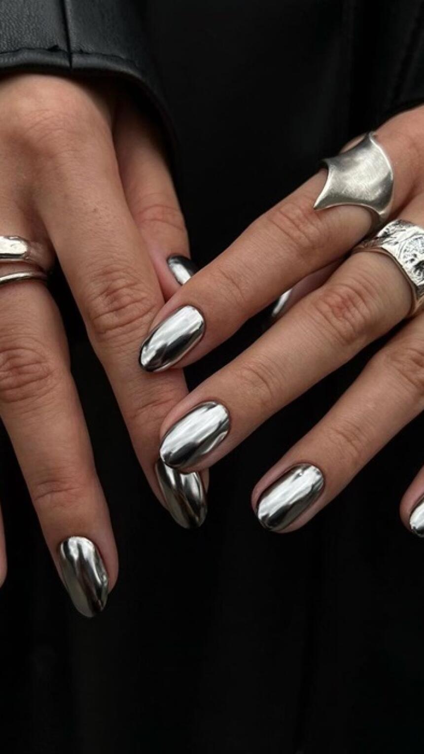 Manikir inspirisan metalik detaljima vlada beauty scenom! Donosimo inspiraciju.