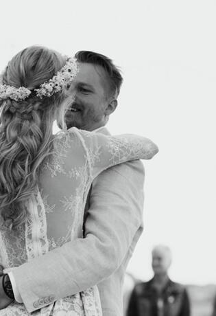 Tražite li pjesmu za prvi ples? Ove pjesme su najčešći izbor i inspirisat će vas.