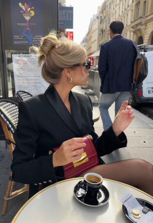 Uz ove frizure 5 minuta je dovoljno za praktičan uredski look