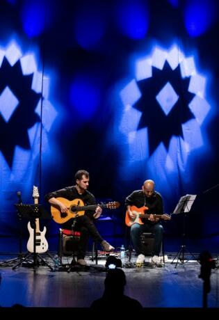 Nevjerovatna energija s pozornice: Pogledajte koncert Mirze Redžepagića u SARTR-u