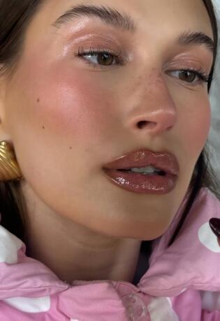 Lip combo o kojem svi govore: Znamo šta koristi Hailey Bieber