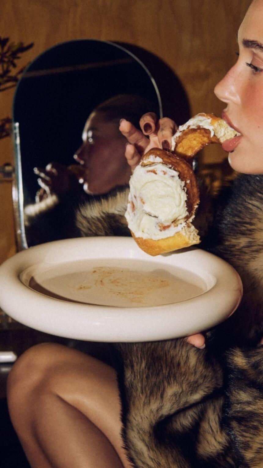 Delicious! Hailey nas je osvojila novim makeup tutorialom koji morate probati ove zime.
