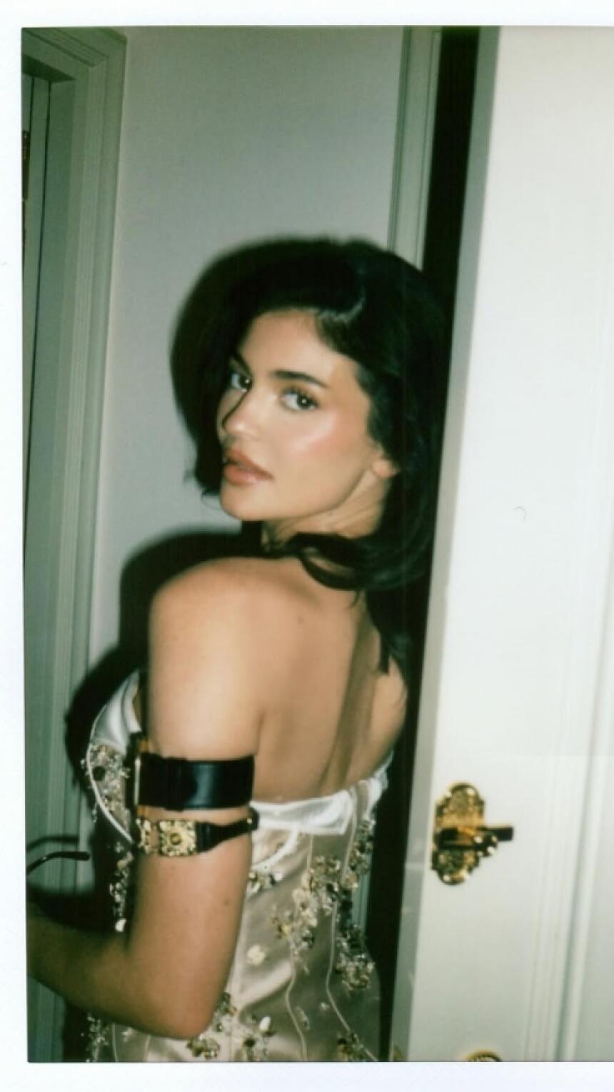 Topliji, slađi, senzualniji – novi parfem Kylie Jenner svi žele. Evo zbog čega.