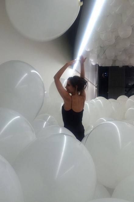 victoria beckham ballons 02