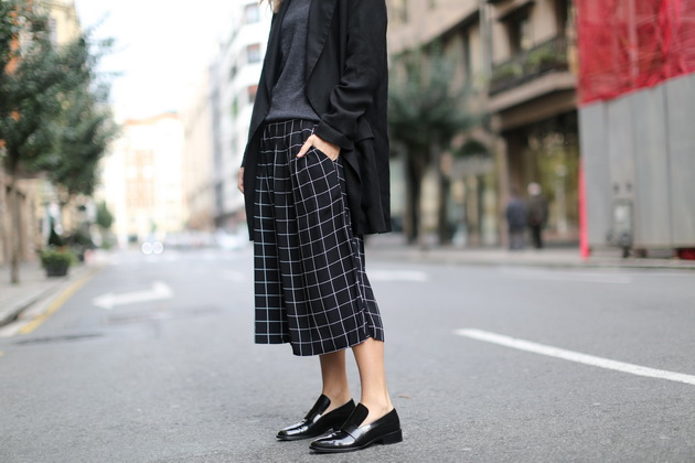 Clochet-streetstyle-monki-squared-black-white-culottes-loafers-street-style